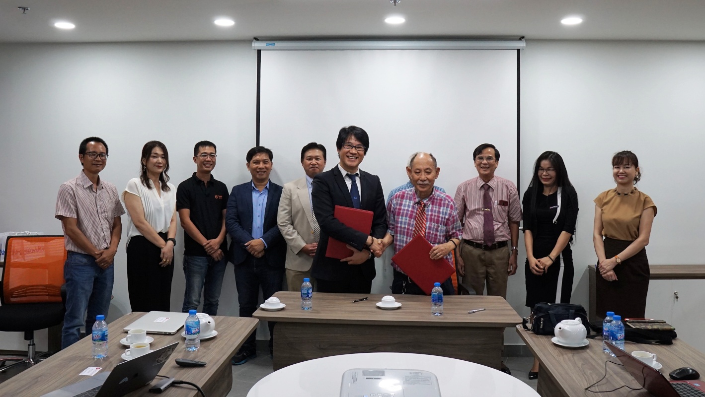 The cooperation will lay the foundation for the development of GIANTY and Van Lang University in the work of training quality human resources in the future.