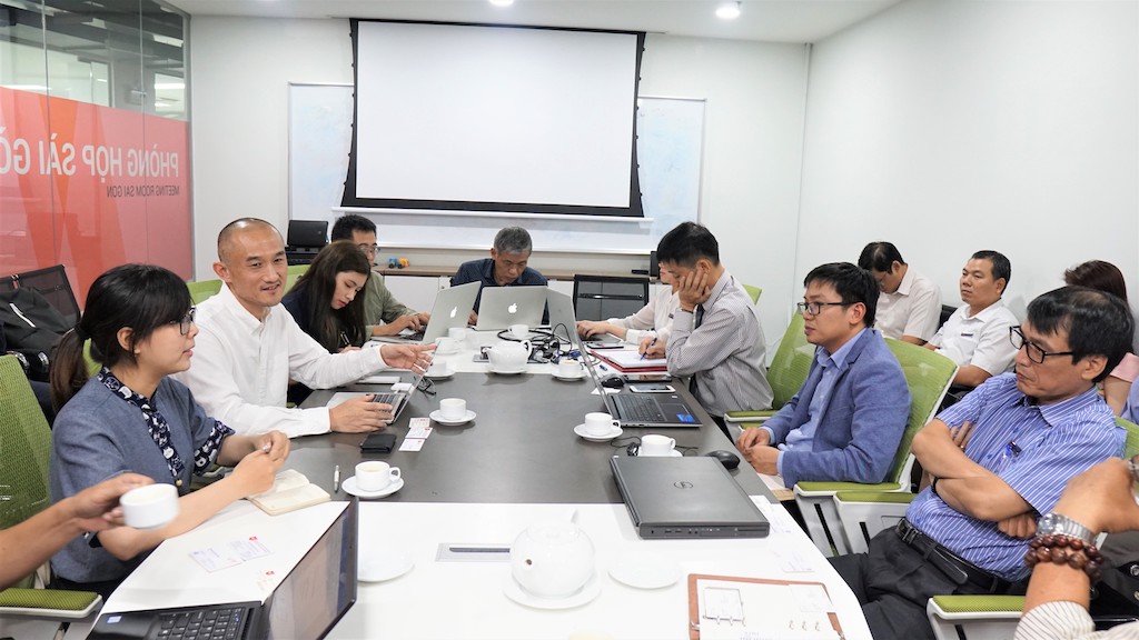 GIANTY representatives had a meeting with the Departments of Graphic Arts and Information Technology at Van Lang University