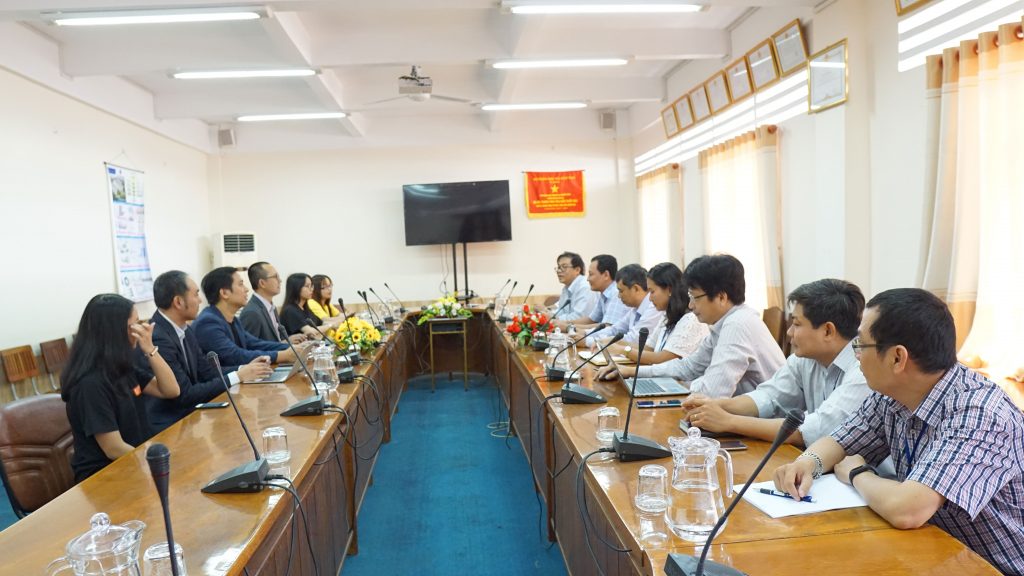 GIANTY delegation met teachers from various departments of the Faculty of Information Technology, Can Tho University