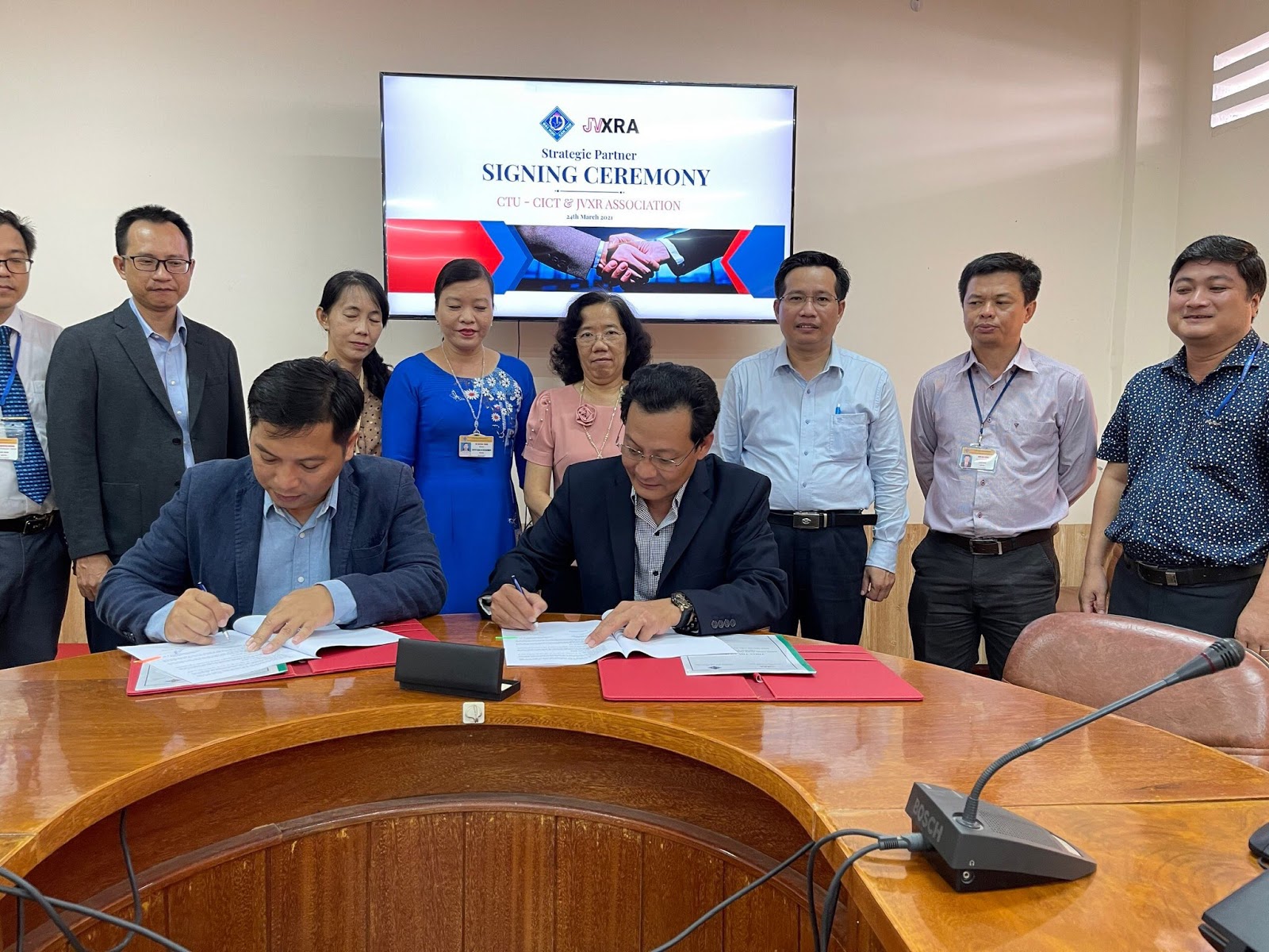 Member of the Board of Directors of GIANTY VN (JVXRA Co-founder) signed a strategic partnership, continuing the MOU agreement in January 2021 with the Faculty of Information Technology &amp; Communications, Can Tho University